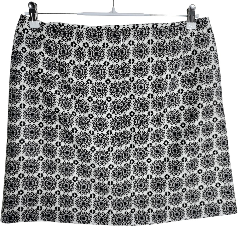 Ann Taylor Factory Petite Black White Medallion Mini Skirt 14P